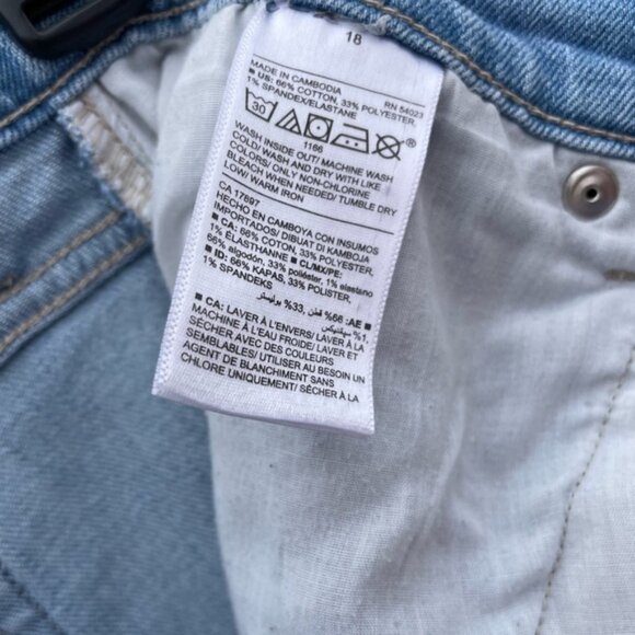 Old Navy Mid Rise Distressed Crop Flare Jeans Light Wash Sz 18 - Picture 4 of 10